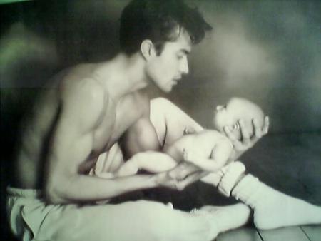 homme et bébé